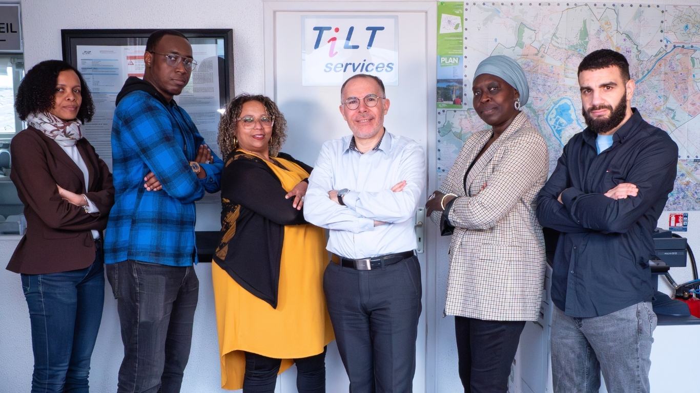 Tilt services - une association intermédiaire créées dans le Val d’Oise qui a pour objet l'embauche des personnes sans emploi en vue de faciliter leur insertion sociale et professionnelle. Insertion professionnelle à Cergy et Val d'Oise